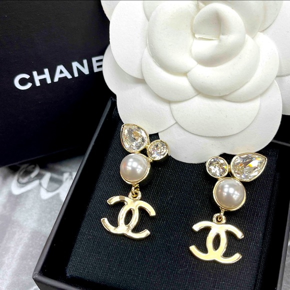 Authentic CHANEL CRYSTAL AND PEARL CC DANGLE EARRINGS - Picture 1 of 8